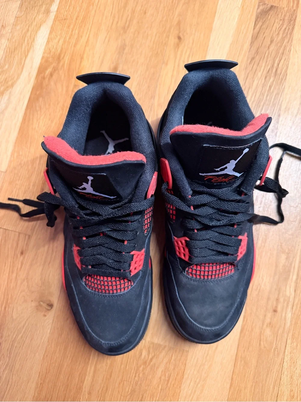 Jordan 4 retro  Red Thunder Men’s size 10
